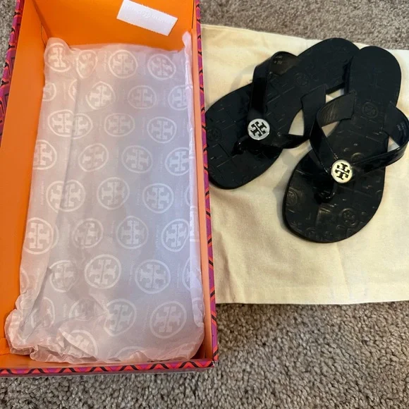 Tory Burch Black flip flops - Picture 10 of 10